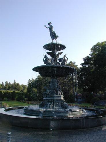 Fountain with women on the top